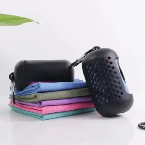 چند رنگ مختلف از حوله به همراه کاور