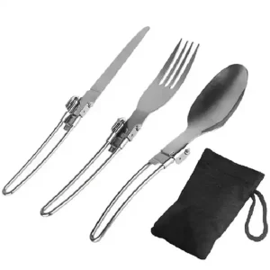 قاشق و چنگال و کارد در کنار کاور حمل